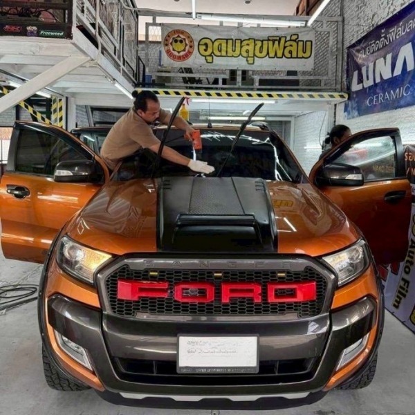 รับติดฟิล์มกรองแสงรถยนต์